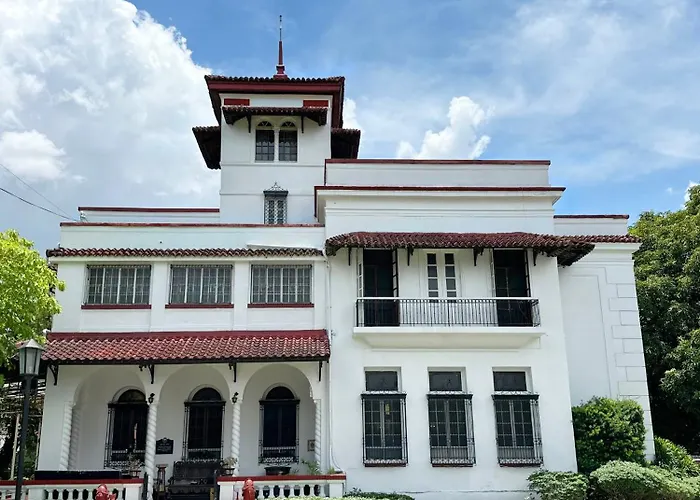 Miranamin Nest Banaba - Garden View In Historic - Bathtub, Luxury Indoor Plunge Pool, Guest Kitchen, Self-service Breakfast, Rooftop, Pet-friendly Apartment Manila